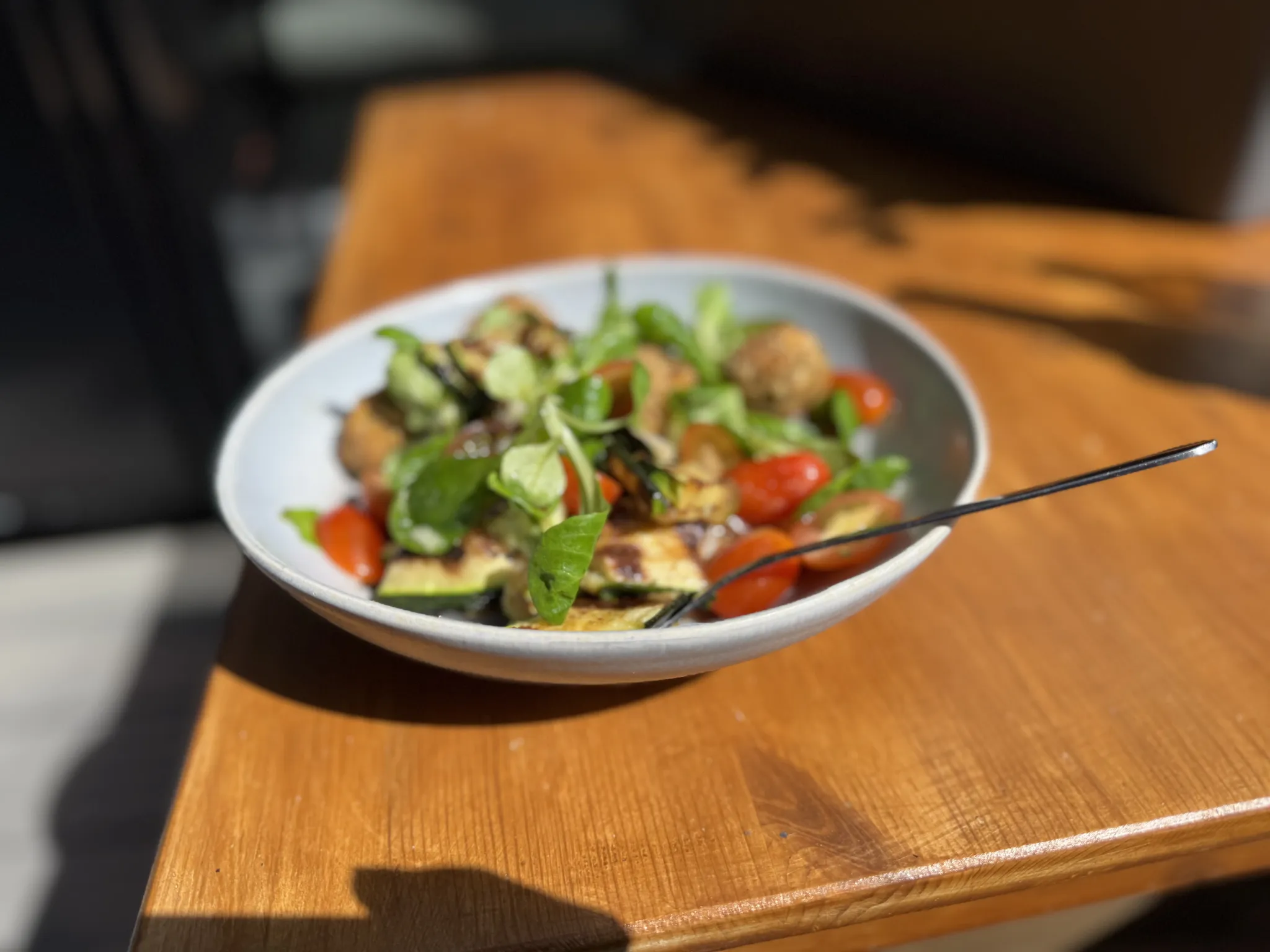 Grilled vegetable salad with falafel